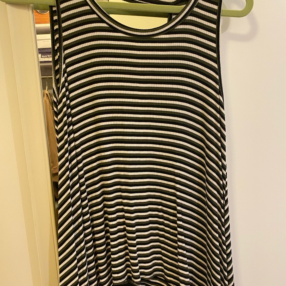 Cute Back Flowy Knit Tank Top